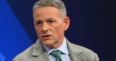 David Einhorn says the Fed will cut ‘substantially more’ than two times. So