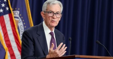 Powell sees inflation outlook in check, no need to hike rates because of